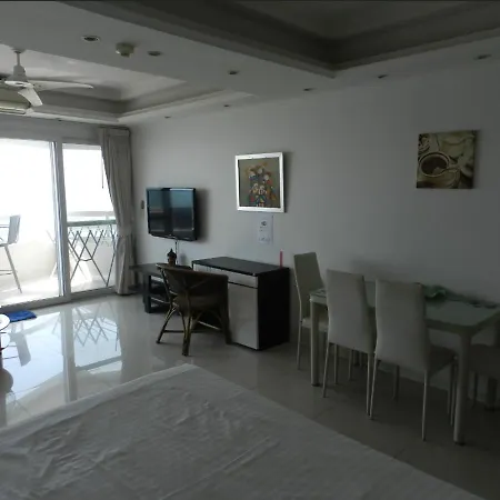 Jomtien Plaza Condotel Exterior photo
