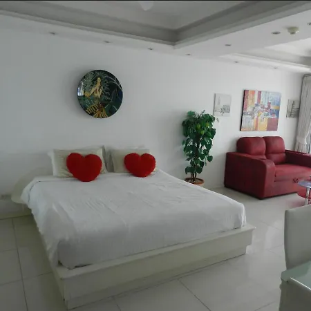 Jomtien Plaza Condotel Exterior photo