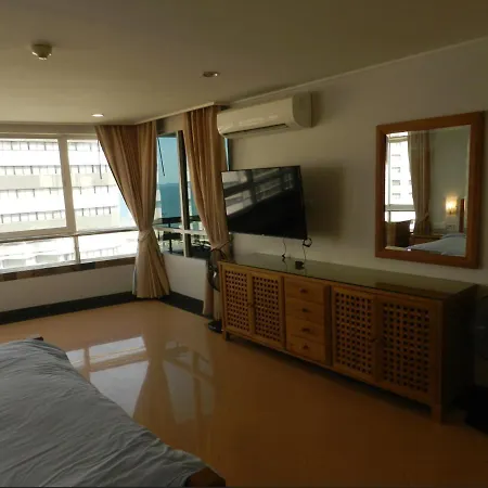 Jomtien Plaza Condotel Exterior photo