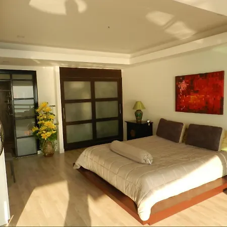 Jomtien Plaza Condotel Exterior photo