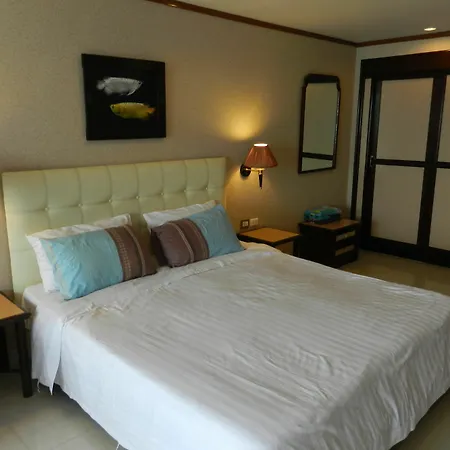 Jomtien Plaza Condotel Exterior photo