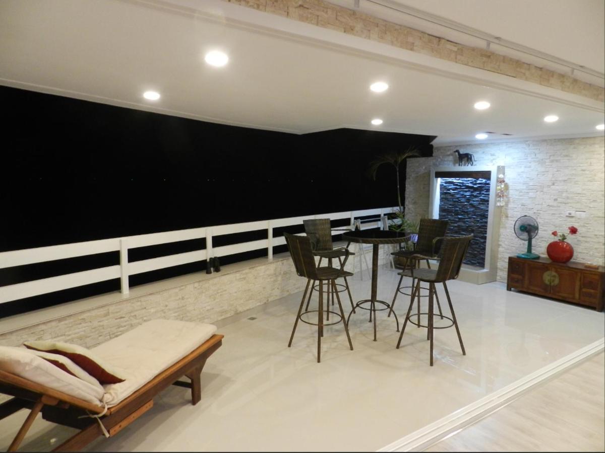 Jomtien Plaza Condotel *