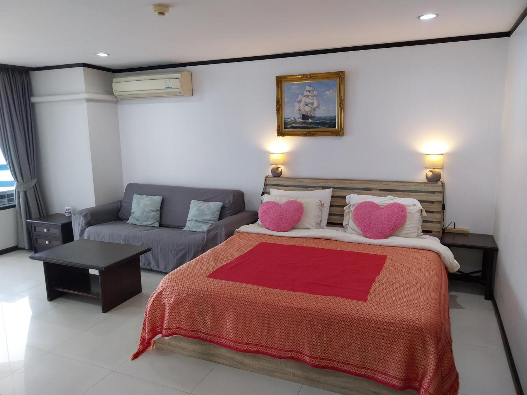 Jomtien Plaza Condotel Apartment