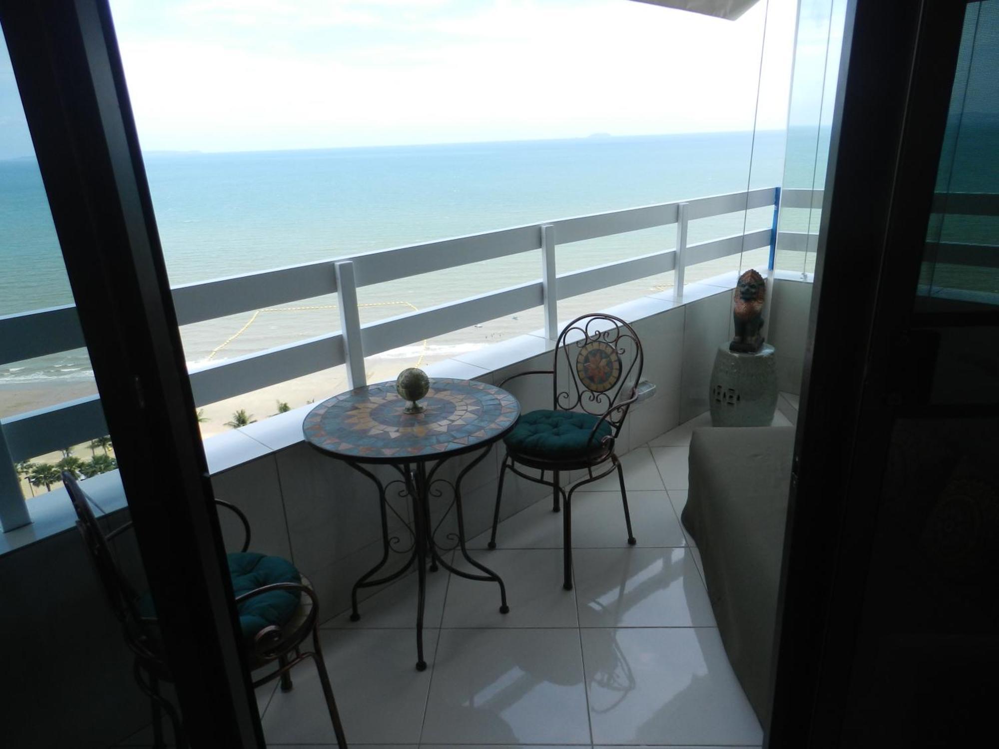 Plaza Condotel Jomtien Beach